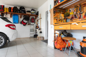 Read more about the article Wenn die Garage nicht mehr ausreicht: Tipps und Tricks für zusätzlichen Stauraum